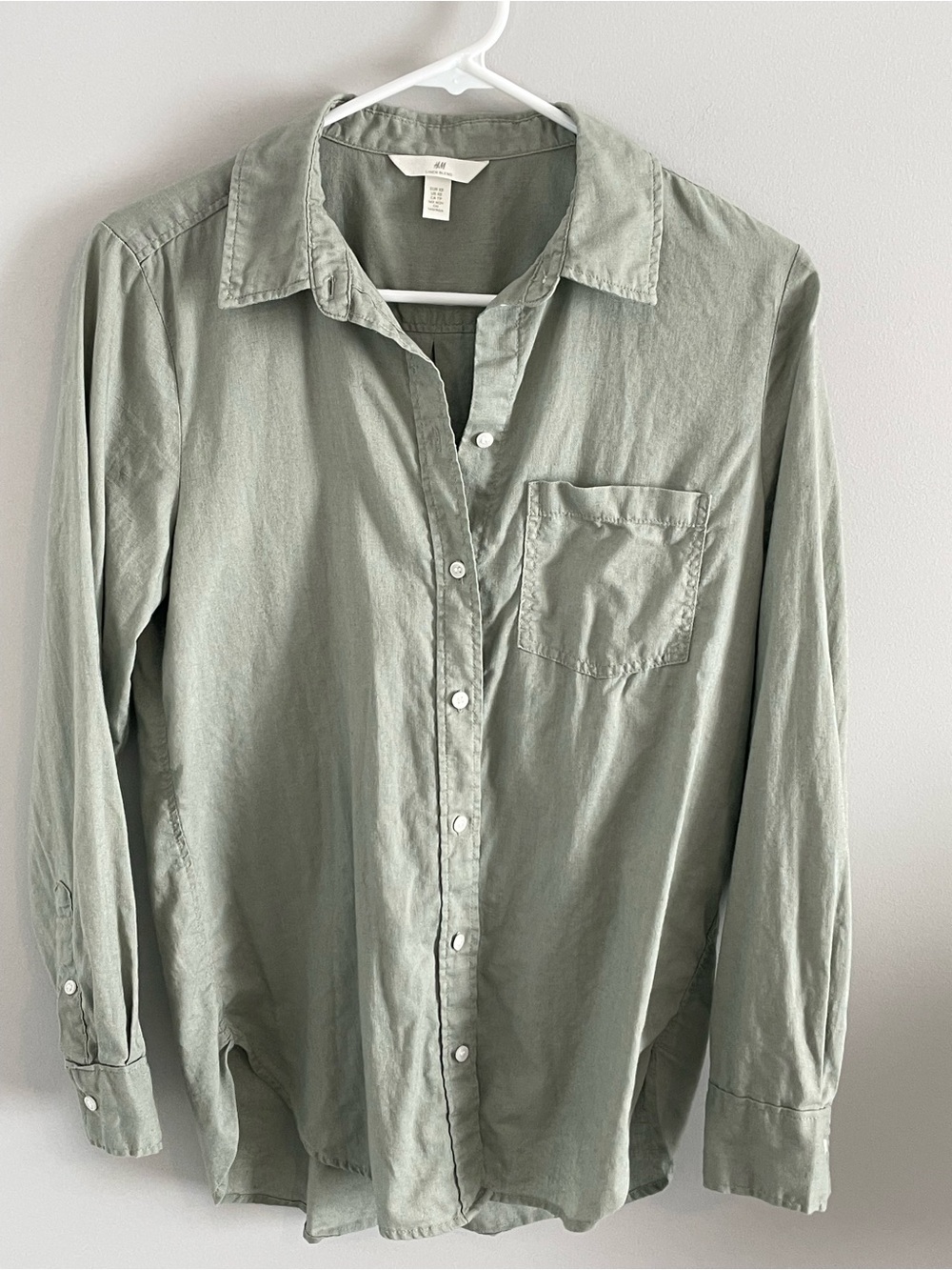 H&M Casual Long-Sleeve Button-Down Shirt — Light Sage